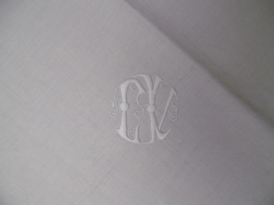 Centre de table en fil de lin ancien avec dentelle et monogramme 70x70cms - Photo 2/4