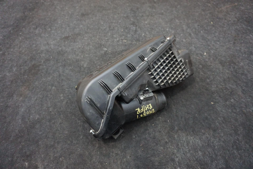 Right Engine Air Filter Cleaner Box Assembly 13717593190 BMW 760i F02 2010-14 - Image 2 of 4