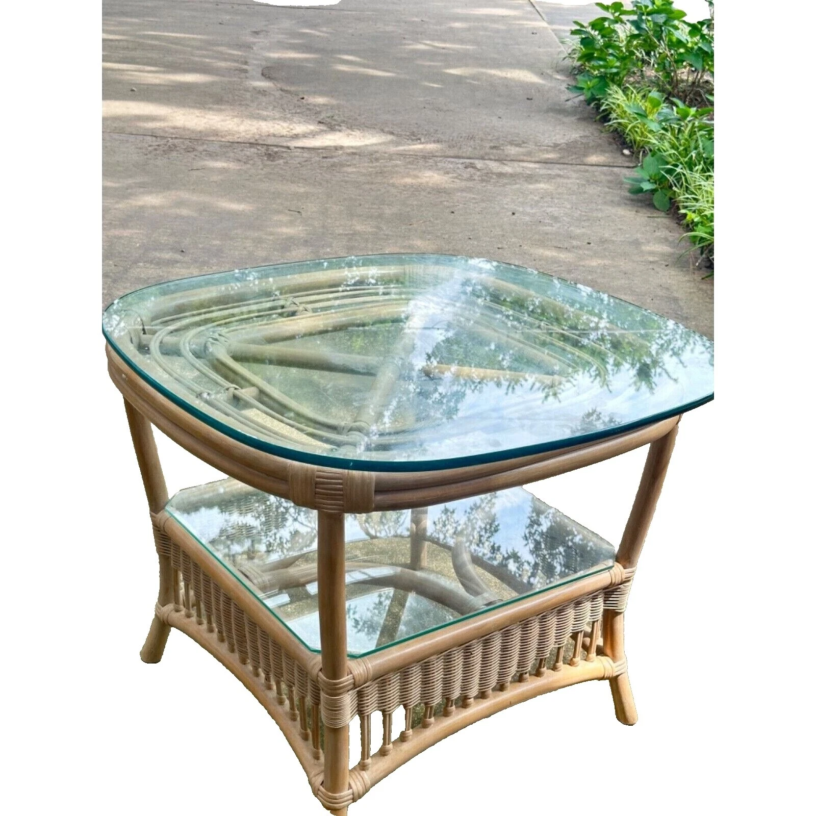 Mesas blancas de cristal