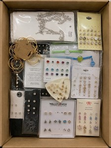 50+ pc Mixed Lot Earrings Necklace Bracel, lot new , earrings, beautiful ,u