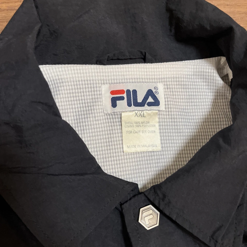 复古 Fila Spellout 风衣夹克纽扣尺寸 XXL — 第 2/4 张图片