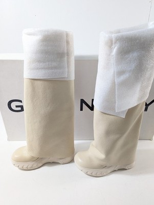 Givenchy Shark Lock Biker Boots In Grained Leather, 39, Beige BE7022E1AZ250-W39
