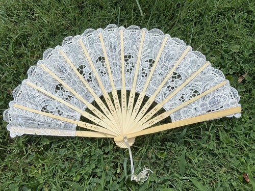 Ivory Lace Fan With Floral Design for Wedding Ceremony, Beige Wedding Favor - Picture 10 of 10