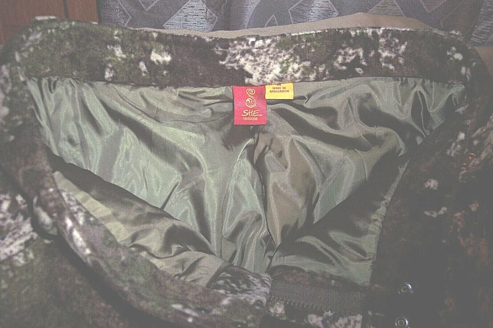 Womens Large Camo Pants Waterproof Pants Insulated Cold Weather C4 Hunting Pants - Image 4 of 4