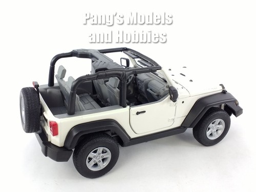 2007 Jeep Wrangler Rubicon Open Top 1/24 Scale Diecast Model - WHITE w/ BOX - Picture 10 of 10
