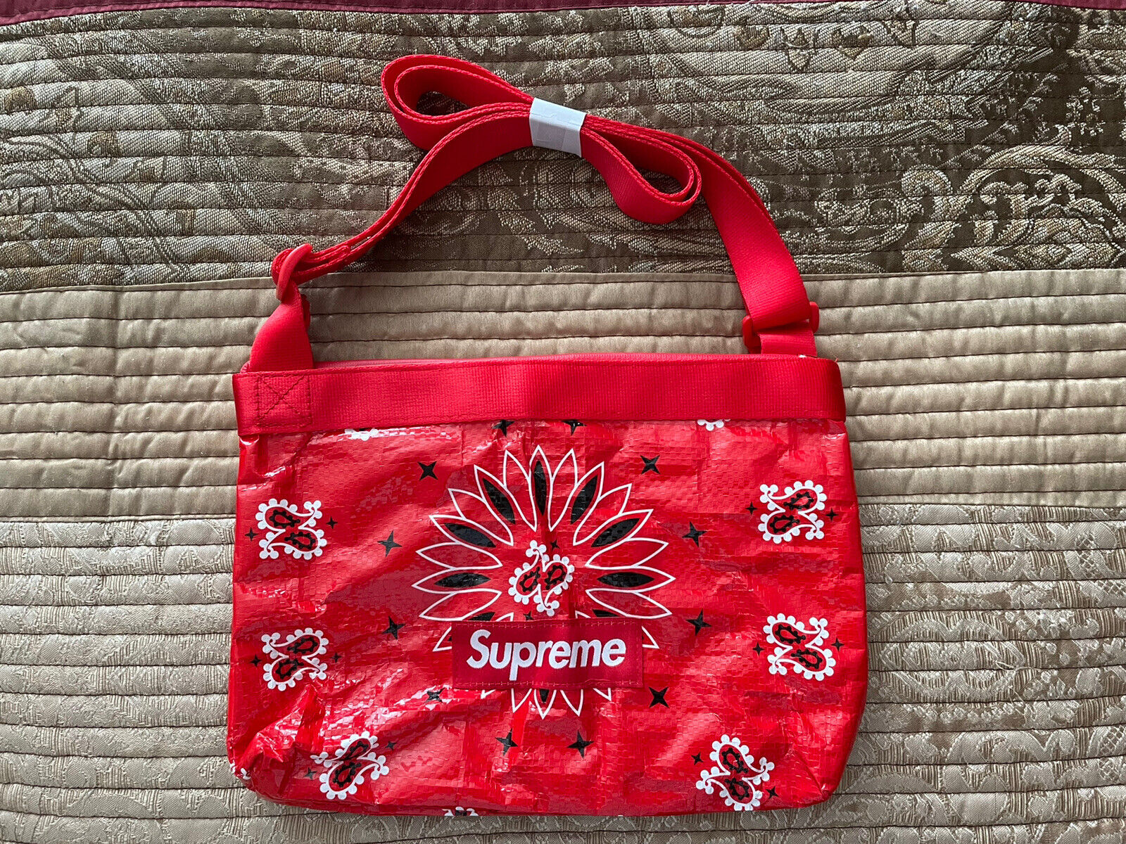 SUPREME BANDANA TARP SIDE BAG RED OS SS21 WEEK 8, AUTHENTIC BRAND NEW