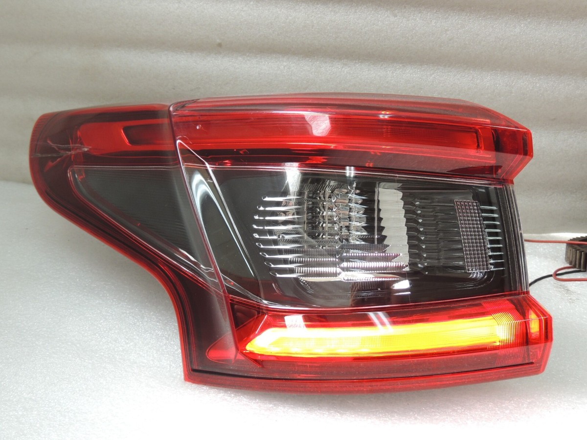 n*a様 Nissan ランプ 26555-A7100 2個セット 26555VJ70A Genuine Nissan LAMP ASSY-REAR COMBINATION,LH 26555