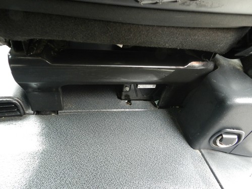 Genuine Mercedes Vito W447 Rear Seat Cover Fits Driver Or Passenger Side MB10/Z4 - Picture 5 of 9