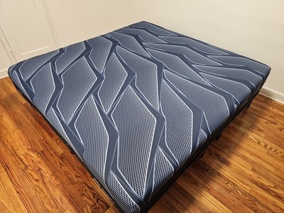 Serta iSERIES Hybrid King 10'' Medium Mattress-in-a-Box CertiPUR Blue/Gray