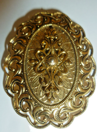 Vintage Anhänger Brosche Anstecknadel goldfarben oval verziert Schnörkel