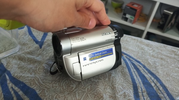 Sony Handycam DCR-DVD150 gris usada, funciona perfectamente