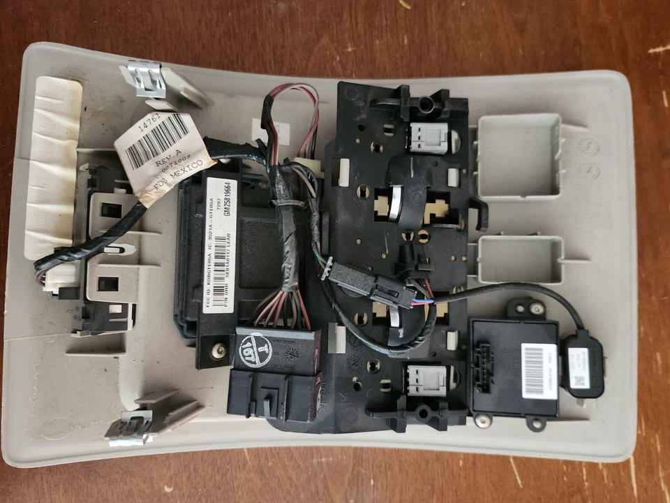 2007-2013 Chevrolet Tahoe Suburban Overhead Console Homelink Map Gray - Image 2 of 4