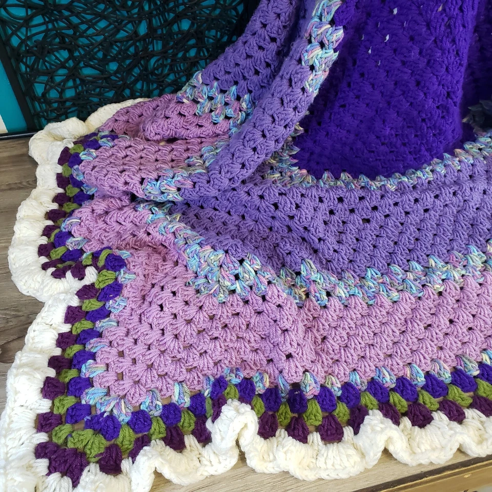 Manta afgana de ganchillo a mano con volantes púrpura días Boho Cottage Core 68" x 62" Foto 3 de 4