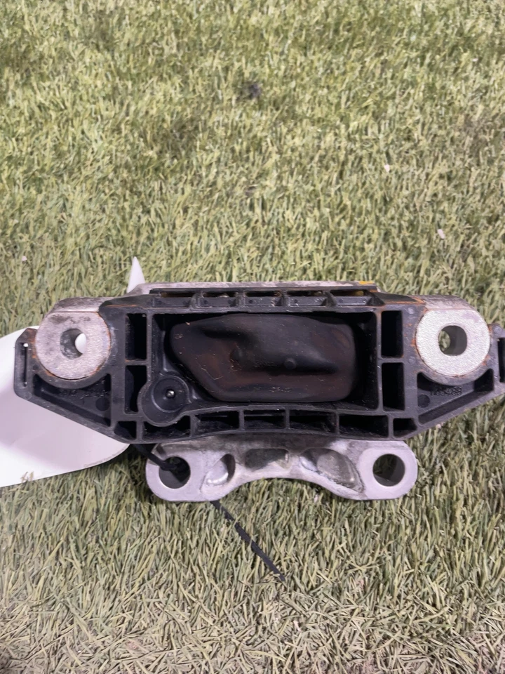 ✅ 2023 GMC ACADIA ENGINE FRAME MOUNT PN: 84624770 OEM - Image 3 of 4