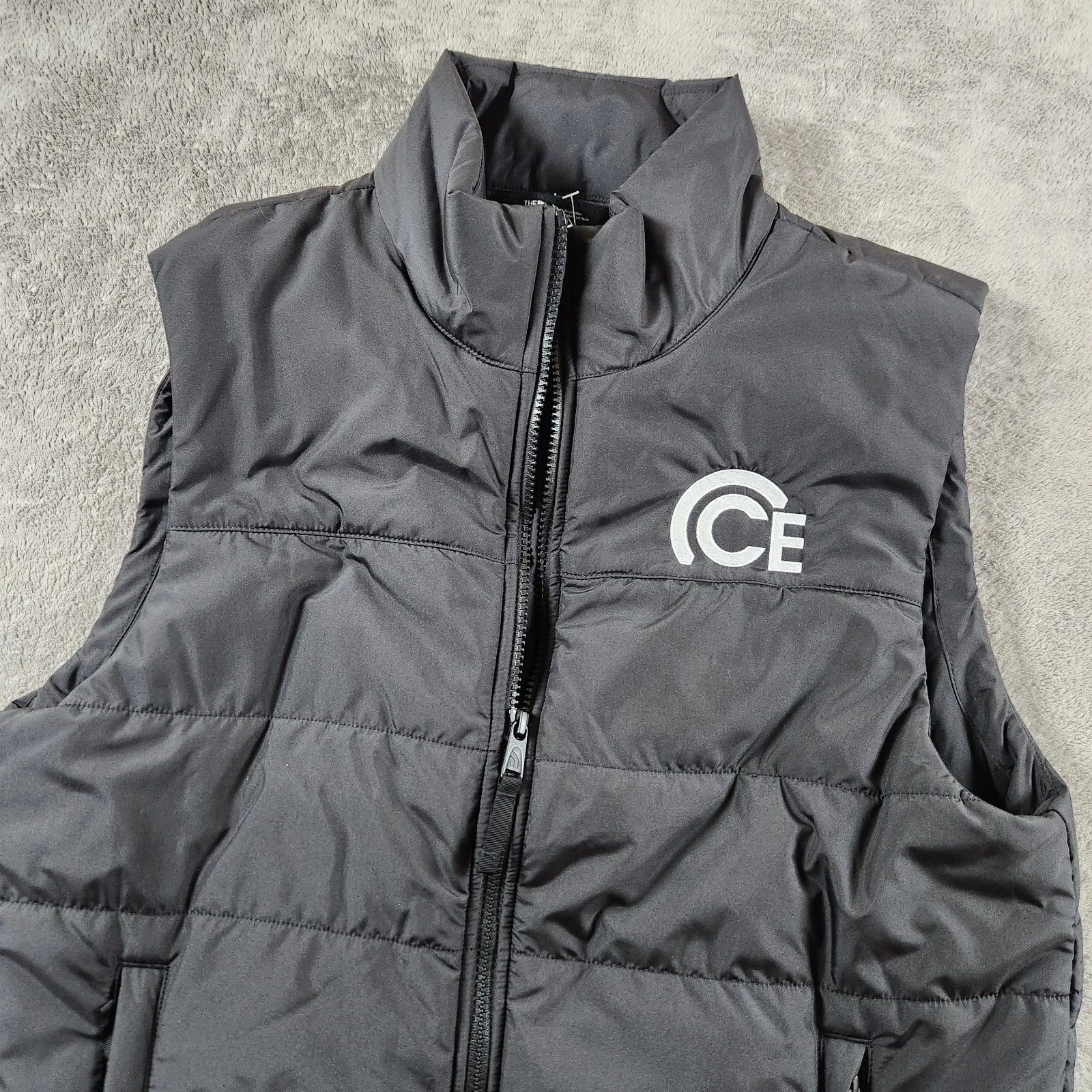The North Face Everyday Insulated Vest Mens size S Small Corporate Logo
