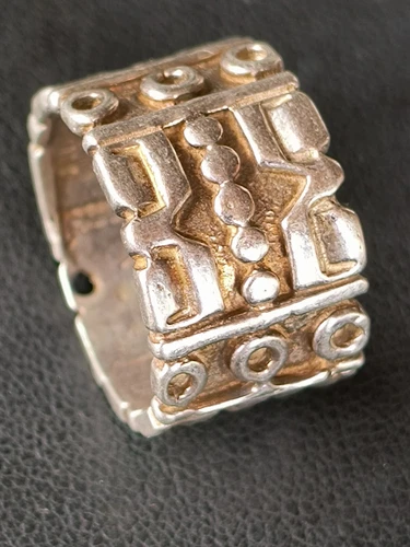 VTG Sterling Silver 925 Golden Background Tribal Ring Band Unbranded Sz 7.5