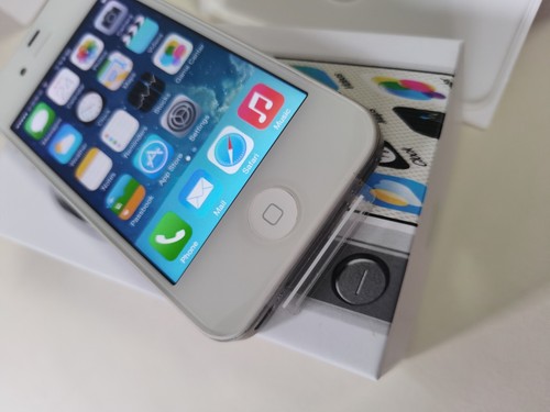 Smartphone blanc 90 % neuf débloqué original Apple iPhone 4 16 Go - Photo 10 sur 12