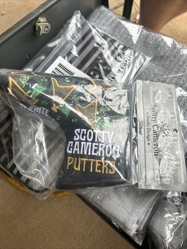 ✅🔥Scotty Cameron 2024 Blade Cover - St. Patrick's Day Dueling Harps - *IN HAND* - Picture 2 of 4