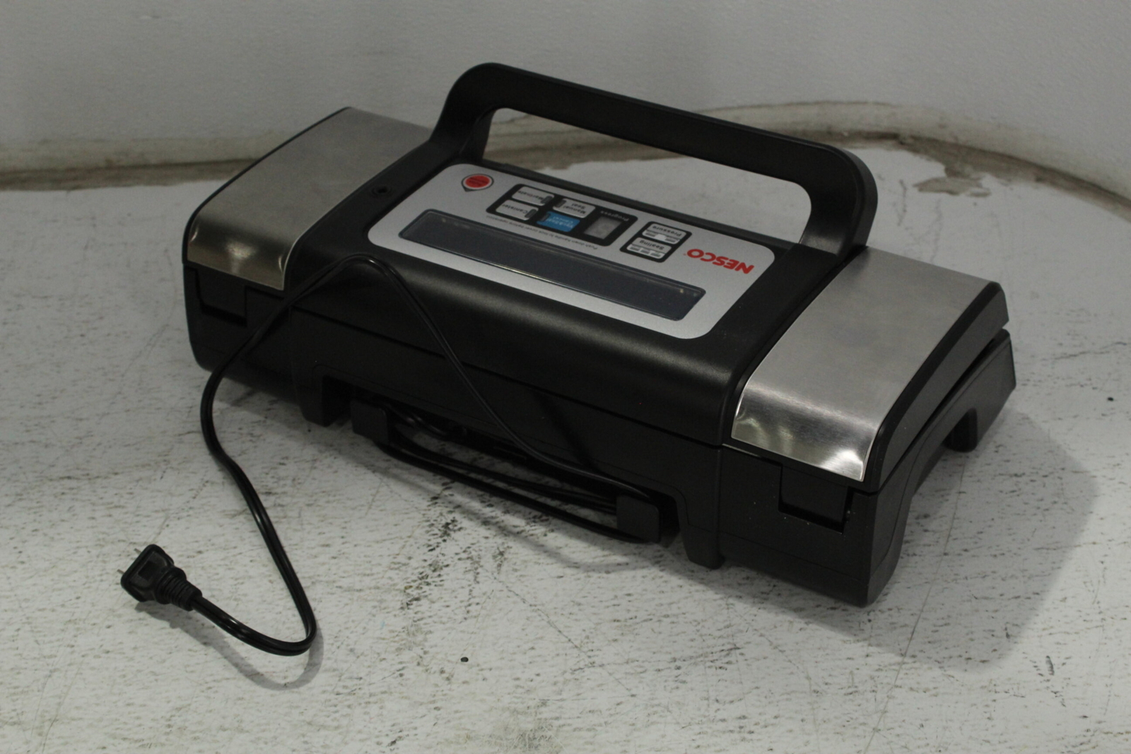 FOR PARTS Nesco VS12 Deluxe Food Vacuum Sealer 130 Watts Compact w 3