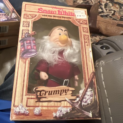 DISNEY SNOW WHITE AND THE SEVEN DWARFS ALL 7 DWARF DOLLS!! Very Good Condition - Picture 5 of 7