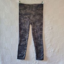Spanx Look At Me Now Camo Leggings Womens Medium Cropped Nylon Blend