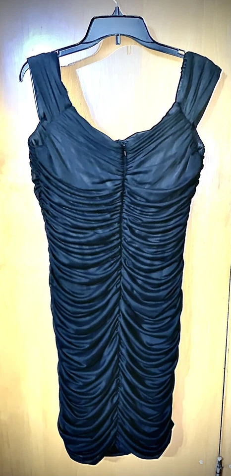 David’s Bridal Hasta la Rodilla Elástico!  Vestido negro formal/de graduación, vestido de fiesta Foto 2 de 4