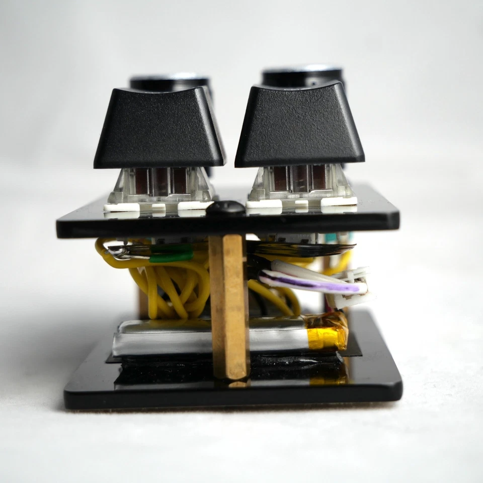 useMidi Wireless Bluetooth madMidiMini 2025 Black Acrylic Midi Instrument - Image 4 of 4