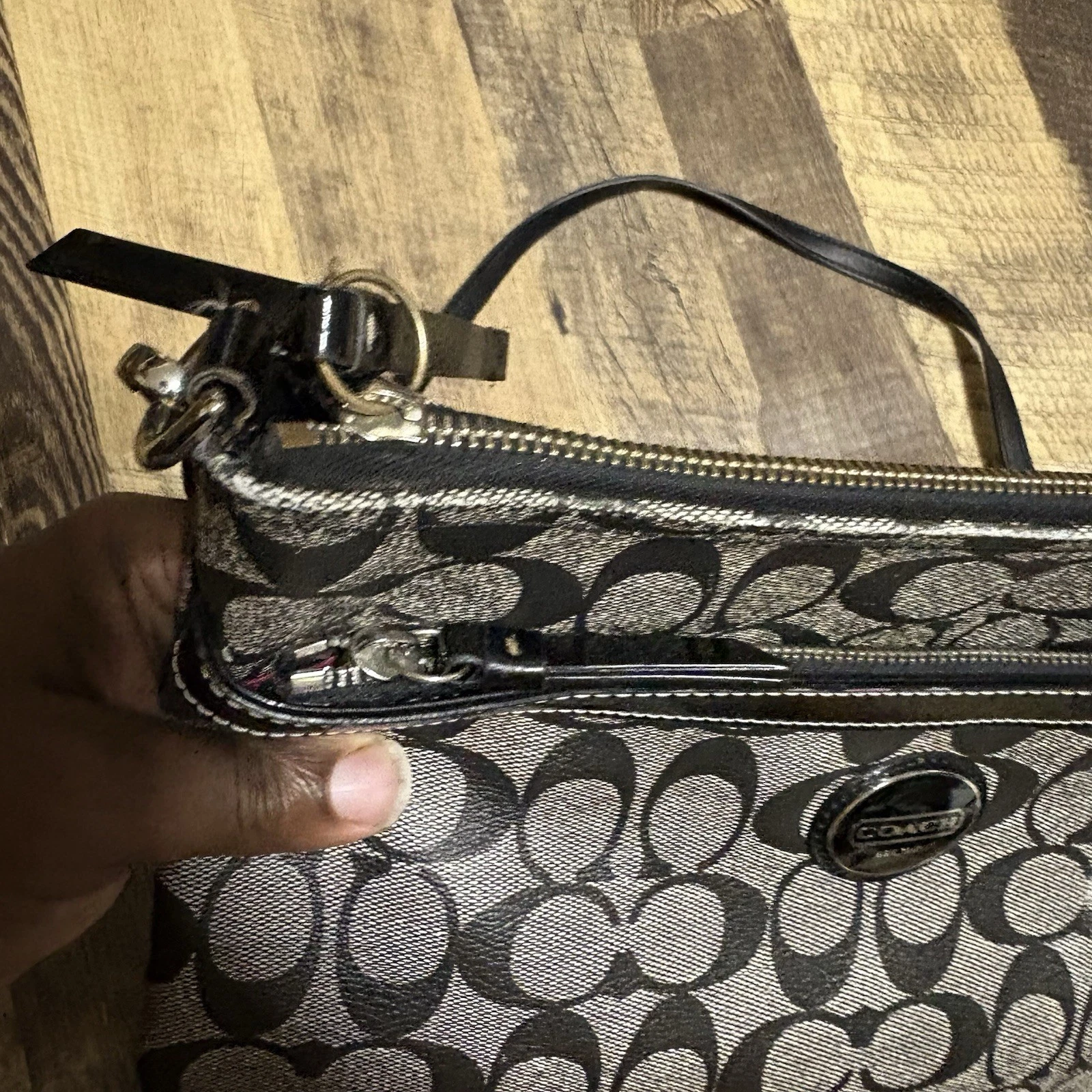 Borsa a tracolla Coach Peyton Signature File F18926 nero fumo e bordo in pelle