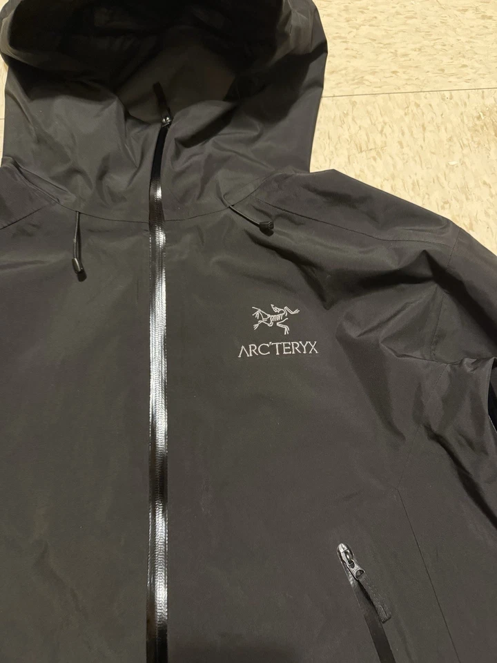 Водонепроницаемая куртка с капюшоном Black Arc'teryx Goretex размер большой - Изображение 2 из 4