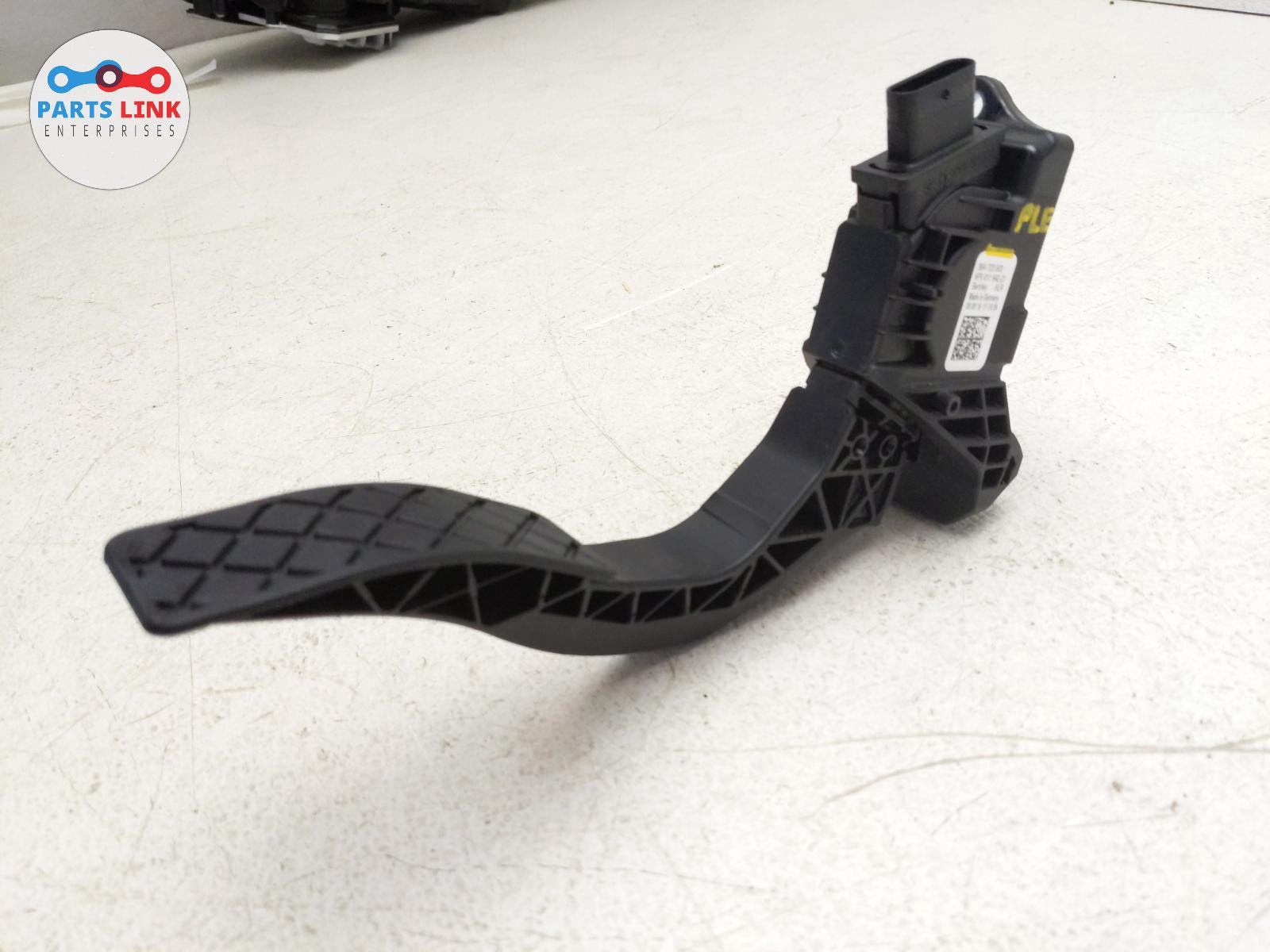 2016-2020 BENTLEY BENTAYGA DRIVER GAS PEDAL ACCELERATOR THROTTLE SENSOR ASSEMBLY