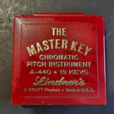 Chromatic Pitch Pipe Instrument The Master Key WM Kratt Co A-440 13 Keys C to C
