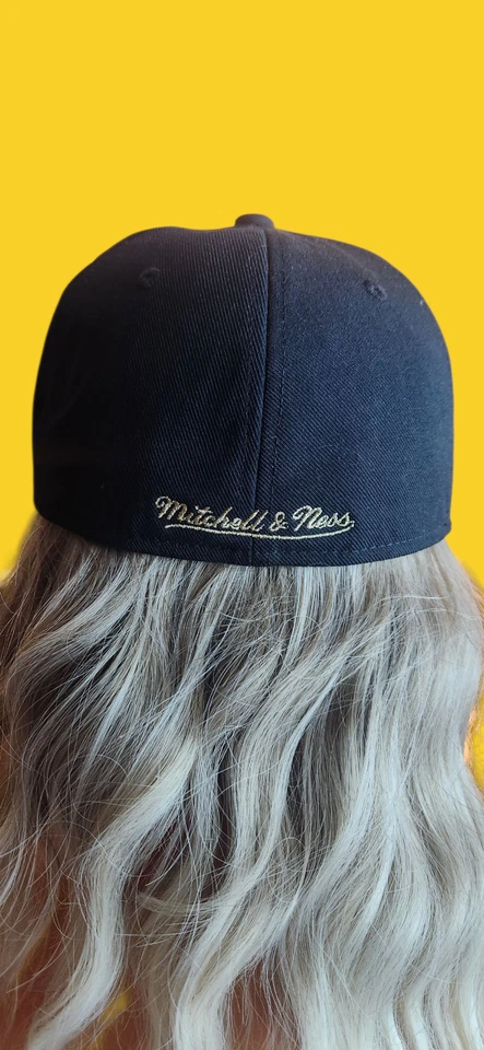 Mitchell & Ness 2001 Boston Red Sox 50 yr anniversary 7 1/4 hat with Topps pin - Image 2 of 4