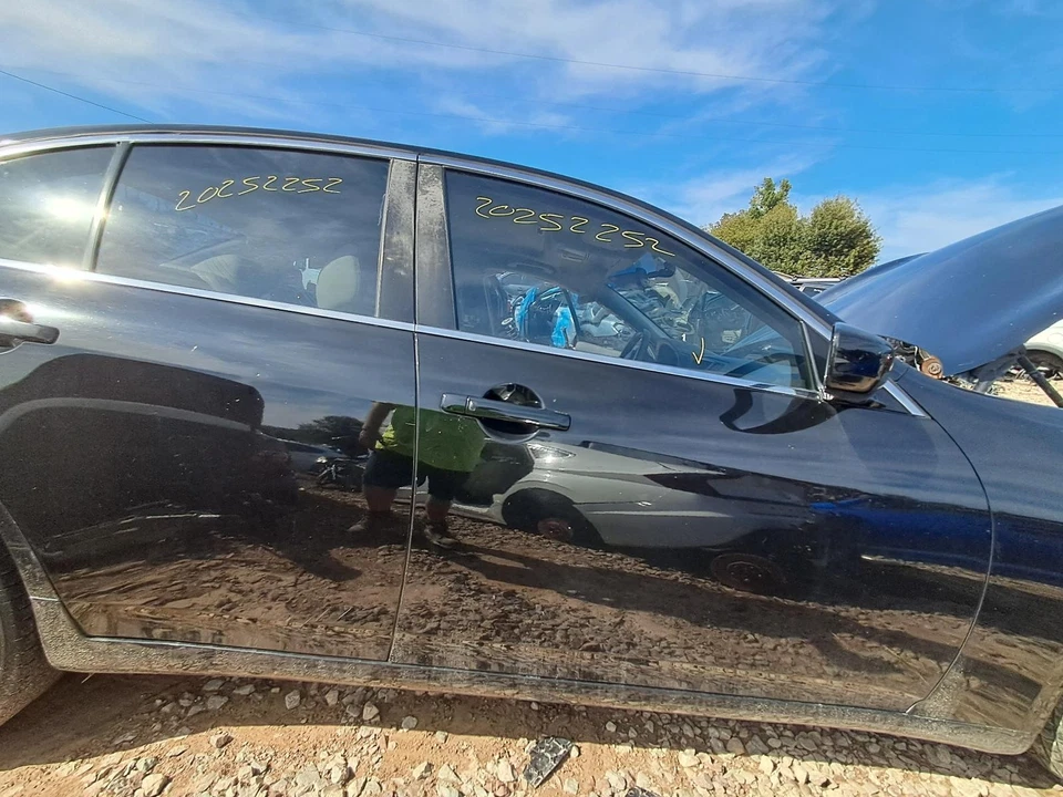 Used Front Right Door Assembly Front fits: 2009 Infiniti G37 4 Dr Sdn Front Righ Foto 2 de 4