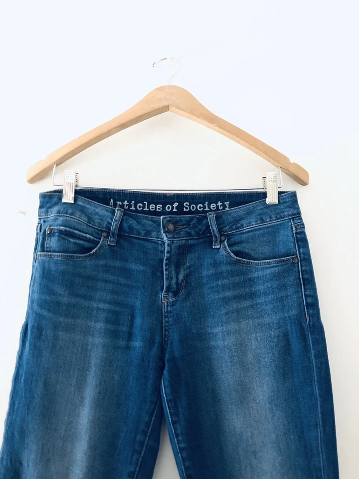 Articles Of Society Medium Wash Blue Low Rise 9” Skinny Jeans Inseam 31” Size 26 - Image 3 of 4