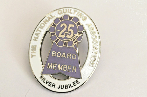 VTG THE NATIONAL QUILTING ASSOCATION SILVER JUBILEE 25 BOARD MEMBER HTF ENAMEL
