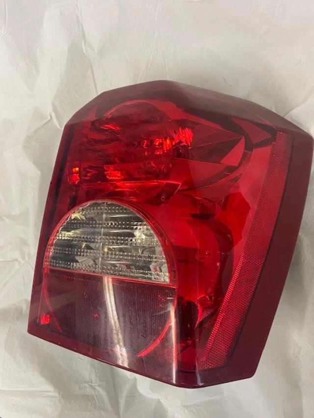 Luz trasera lateral derecha Dodge Caliber 2008-2012 05160360AA OEM Foto 2 de 4