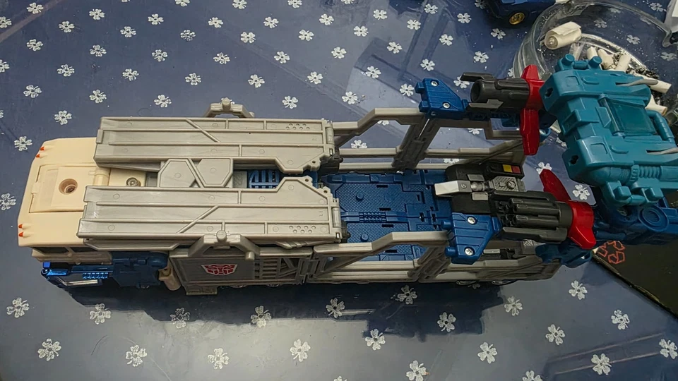 Transformers ultra magnus  figure Hasbro - Image 2 of 4