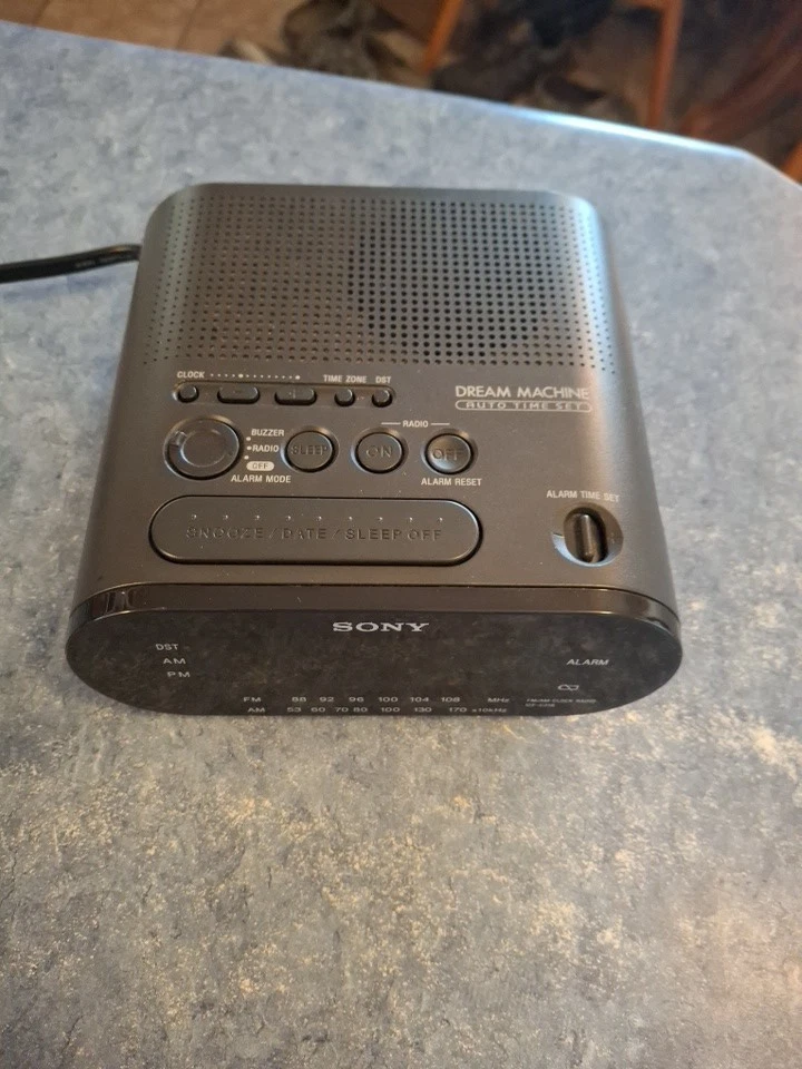 Sony Dream Machine AM FM Dual Alarm Clock Radio Model ICF-C218 Auto Time Set - Image 3 of 4