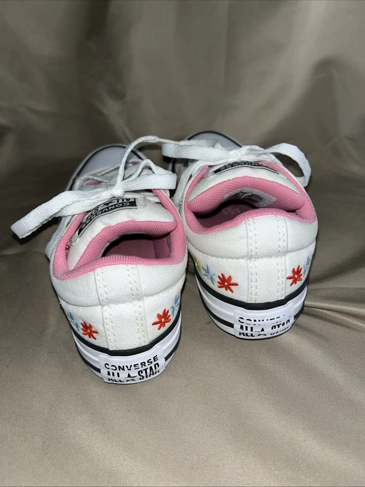 Converse Chuck Taylor AllStar Youth Girls Embroidered Slip-on Shoes Size 12 - Image 4 of 4