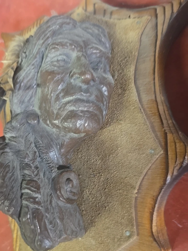 Neil J Rose Edición Limitada 16/500 Chief Zorro Rojo Medio Busto Montado en Gamuza y Placa de Madera Foto 2 de 4