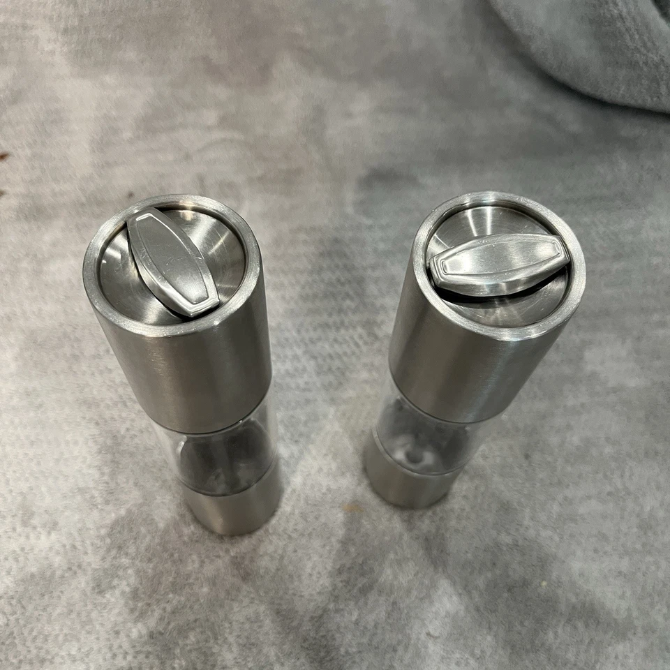 Cole & Mason Juego de Molinillo Clásico de Sal y Pimienta de Acero Inoxidable y Vidrio Everyday Foto 2 de 4