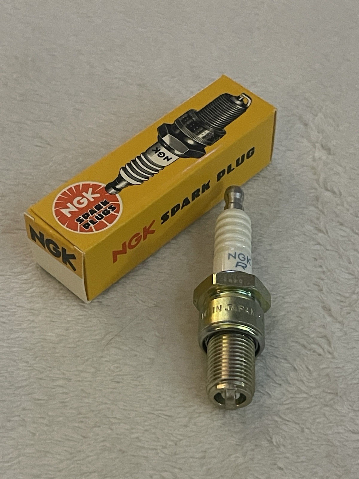 NGK BR9ES Spark Plug  14mm x ¾ Reach  Assembled in USA Made In Japan