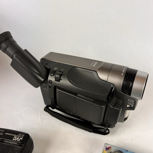 JVC GR-SXM527U Compact SVHS-C Video Camcorder Remote 400x Zoom 4 NEW TAPES READ - Picture 2 of 23