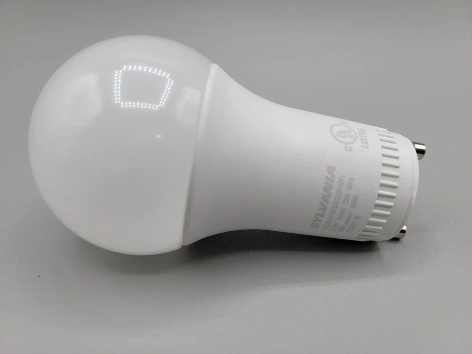 NEW SYLVANIA 78107 LED A19 Bulb 5000K Daylight 8.5W 120V GU24 Base Dimmable - Image 3 of 4
