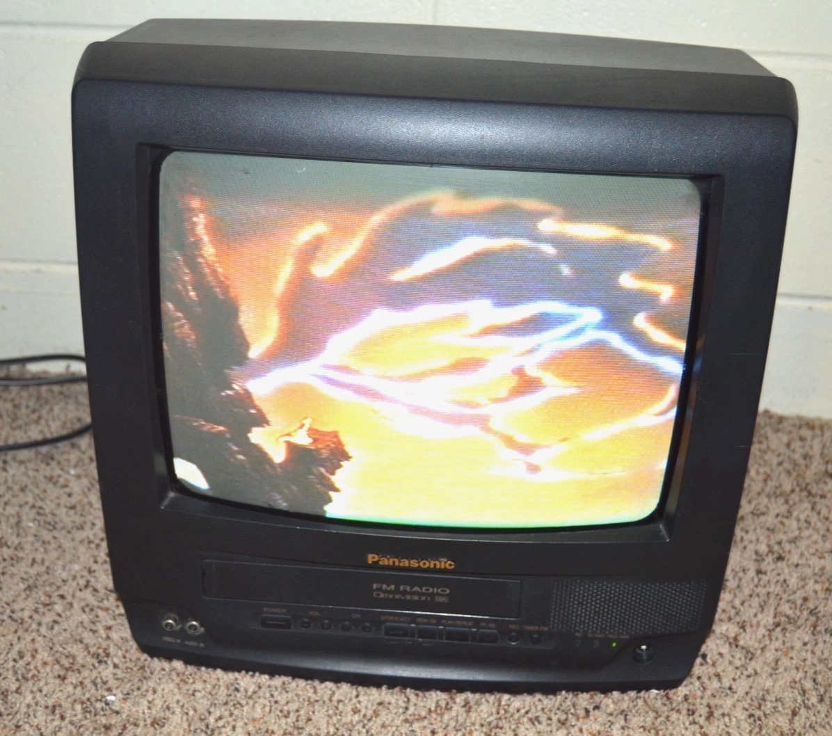 Panasonic Built - in VCR Less Than 20 in Screen CRT TVs for Sale