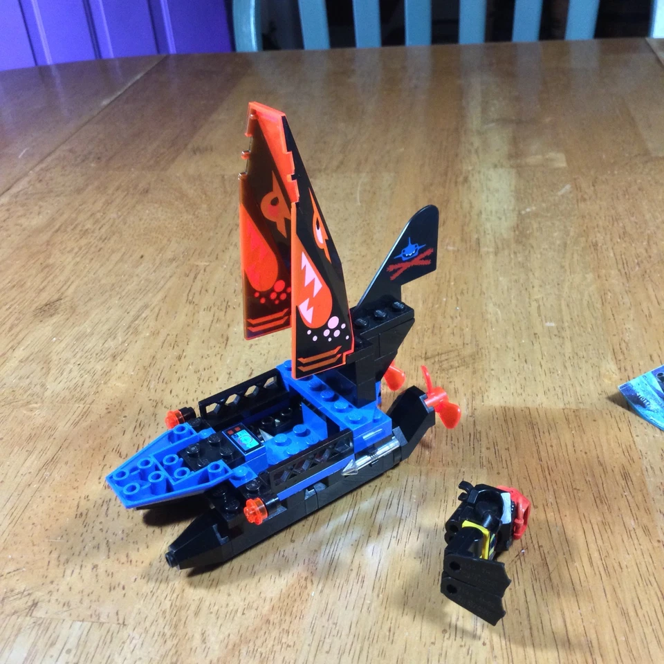 LEGO 6135 Aquazone Aquasharks: Spy Shark Complete w/ Instructions Preowned - Image 4 of 4