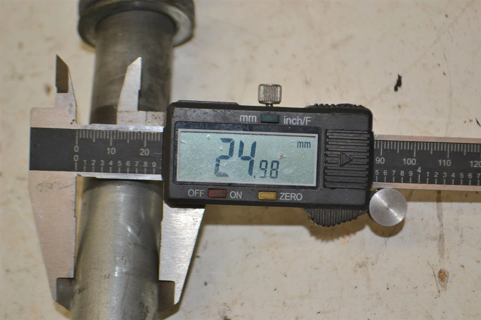 Eje de rueda trasera Buell Cyclone eje de perno 25 mm G0321.KA 1999-2002 Foto 2 de 2