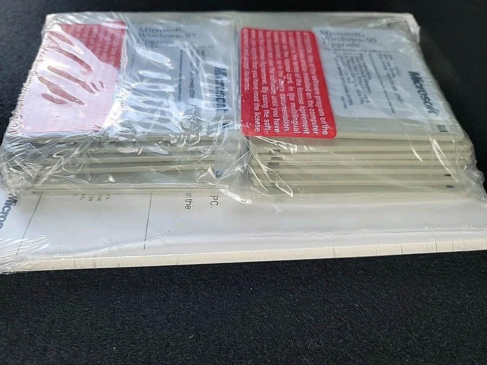 Danish Microsoft Windows 95 Full Operating System 3.5" Diskettes and Manual New - Image 2 of 4