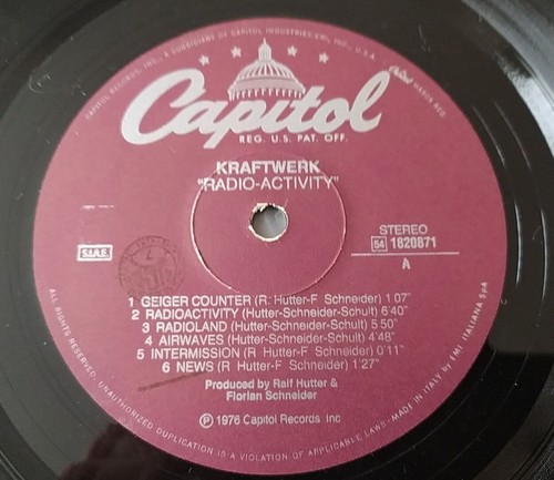 KRAFTWERK - Radio Activity - LP Vinyl (Emi Italiana, 1983) Purple Labels - Picture 3 of 5