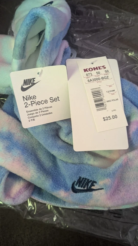 Conjunto de chapéu e luvas Nike estampado polar bebê e bebê 12-24 meses - Imagem 2 de 4